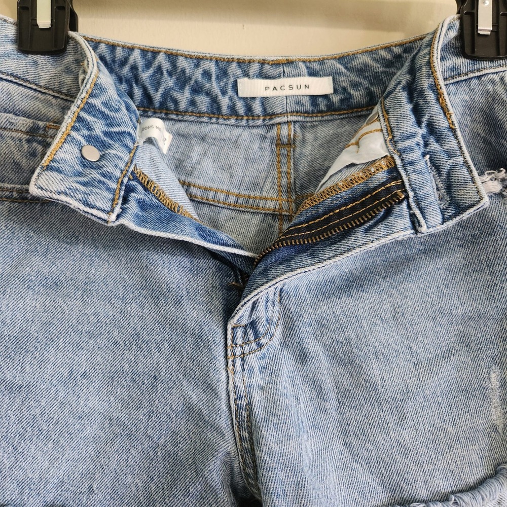 Pacsun Mom Shorts Distressed Frayed Hem Light Wash‎ Denim Shorts Size 25 - Picture 3 of 9